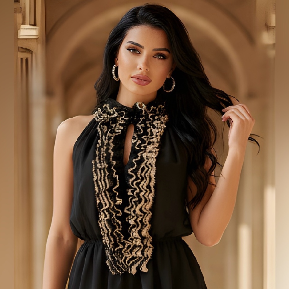 EUC Robert Rodriquez SZ XS BlacK/beige ruffled halter top w/keyhole opening